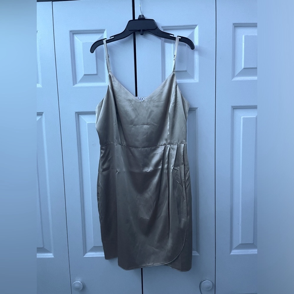 Francesca’s gold tulip dress